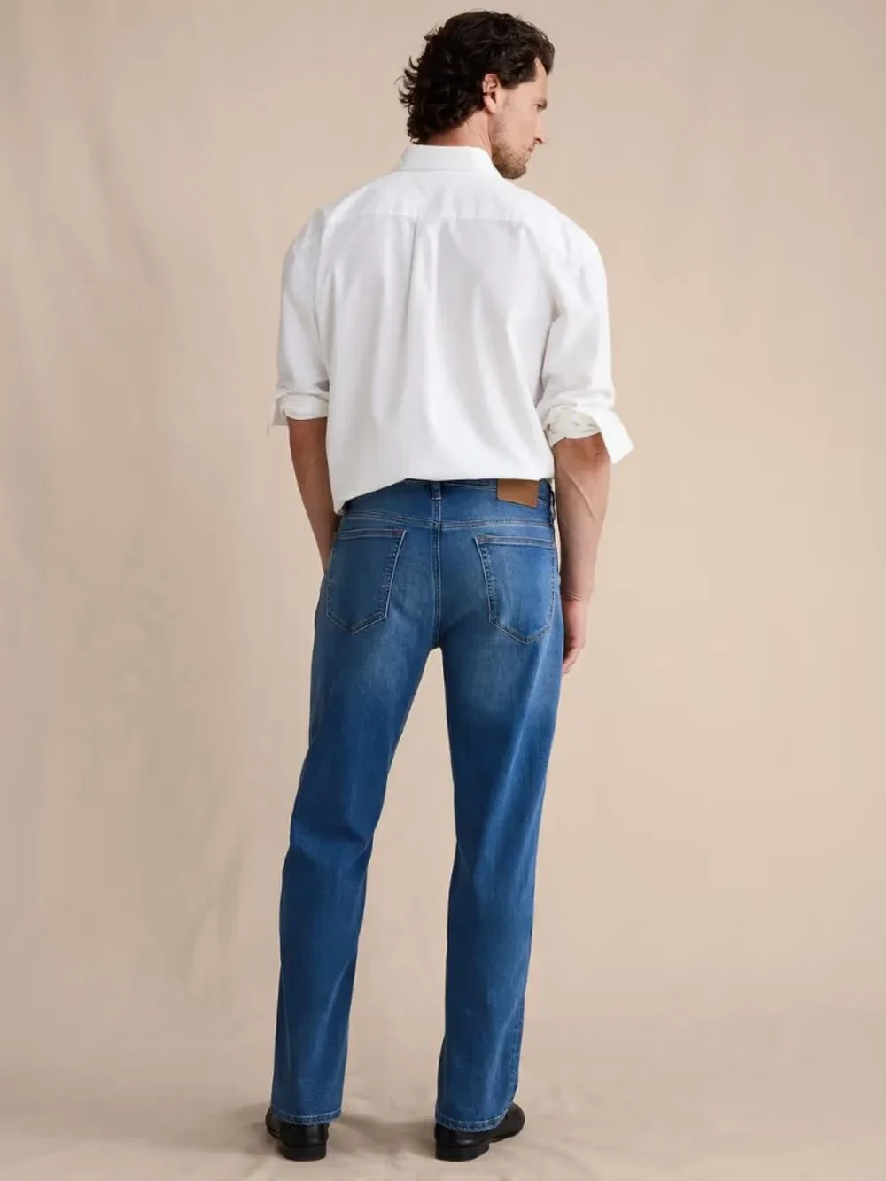 Banana Republic Straight Luxe Traveler Jean size 34/32 Medium Wash
